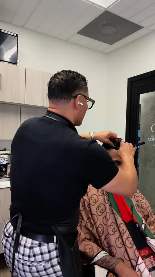 Aldo working through the top of a client's cut